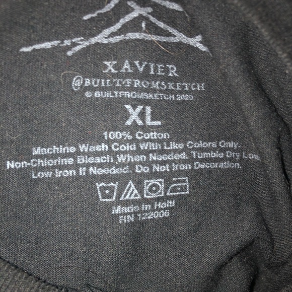 Xavier 3 eyed cat T-shirt - Picture 3 of 3